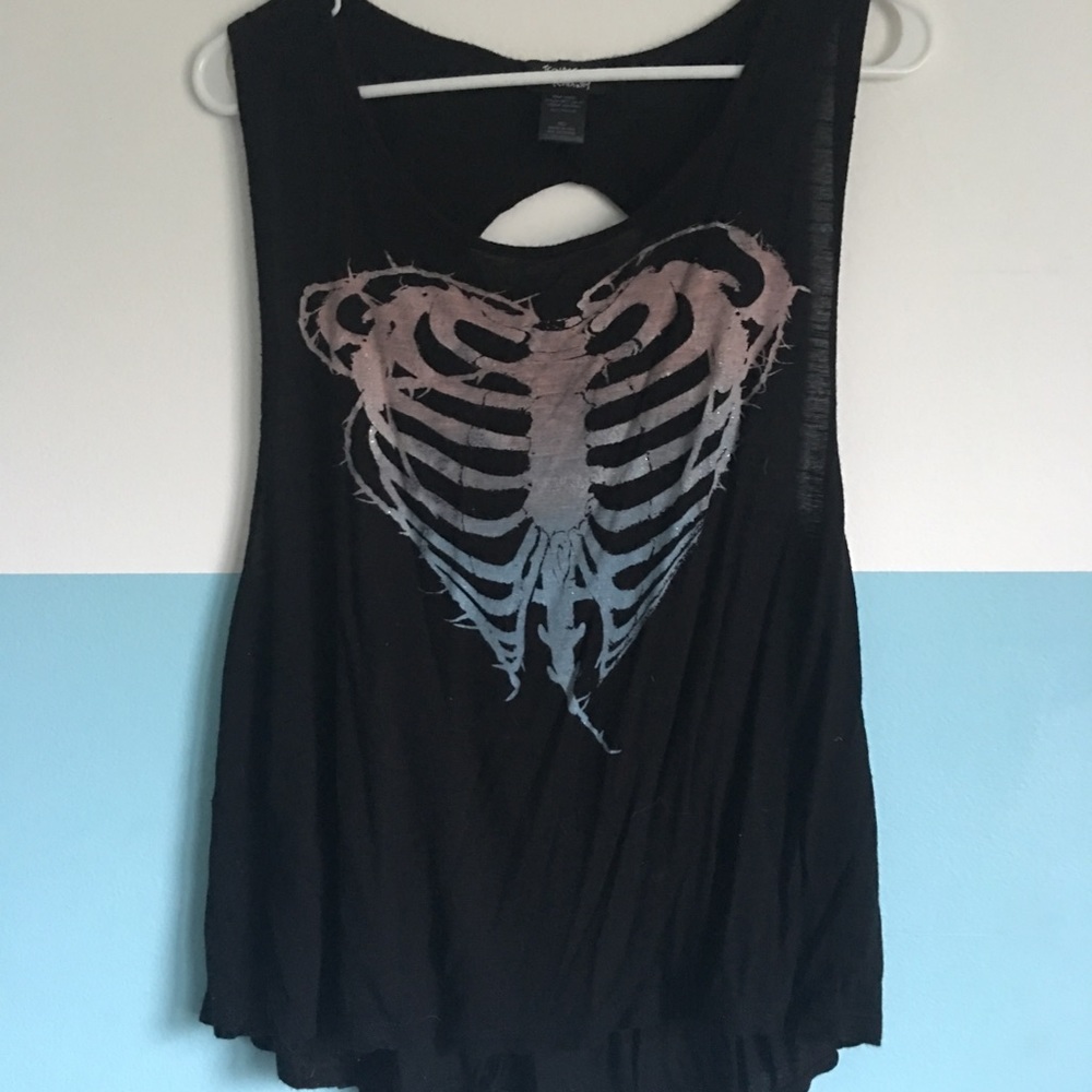 Hot Topic heart rib cage tank